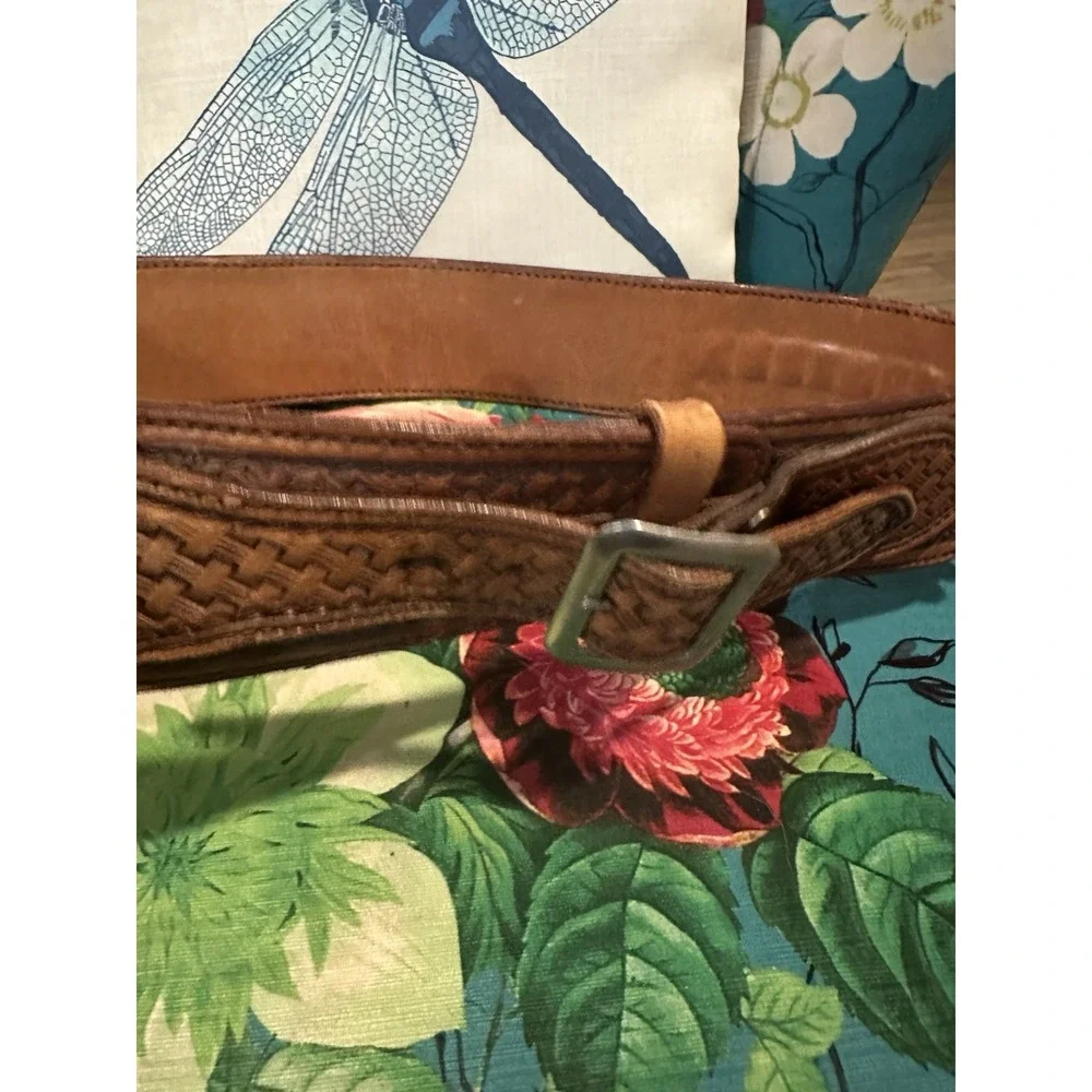 VTG WESTERN GUN BELT AND HOLSTER HAND TOOLED COWBOY ACTION